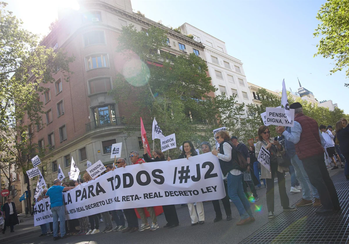 Varias personas durante la manifestación en Madrid