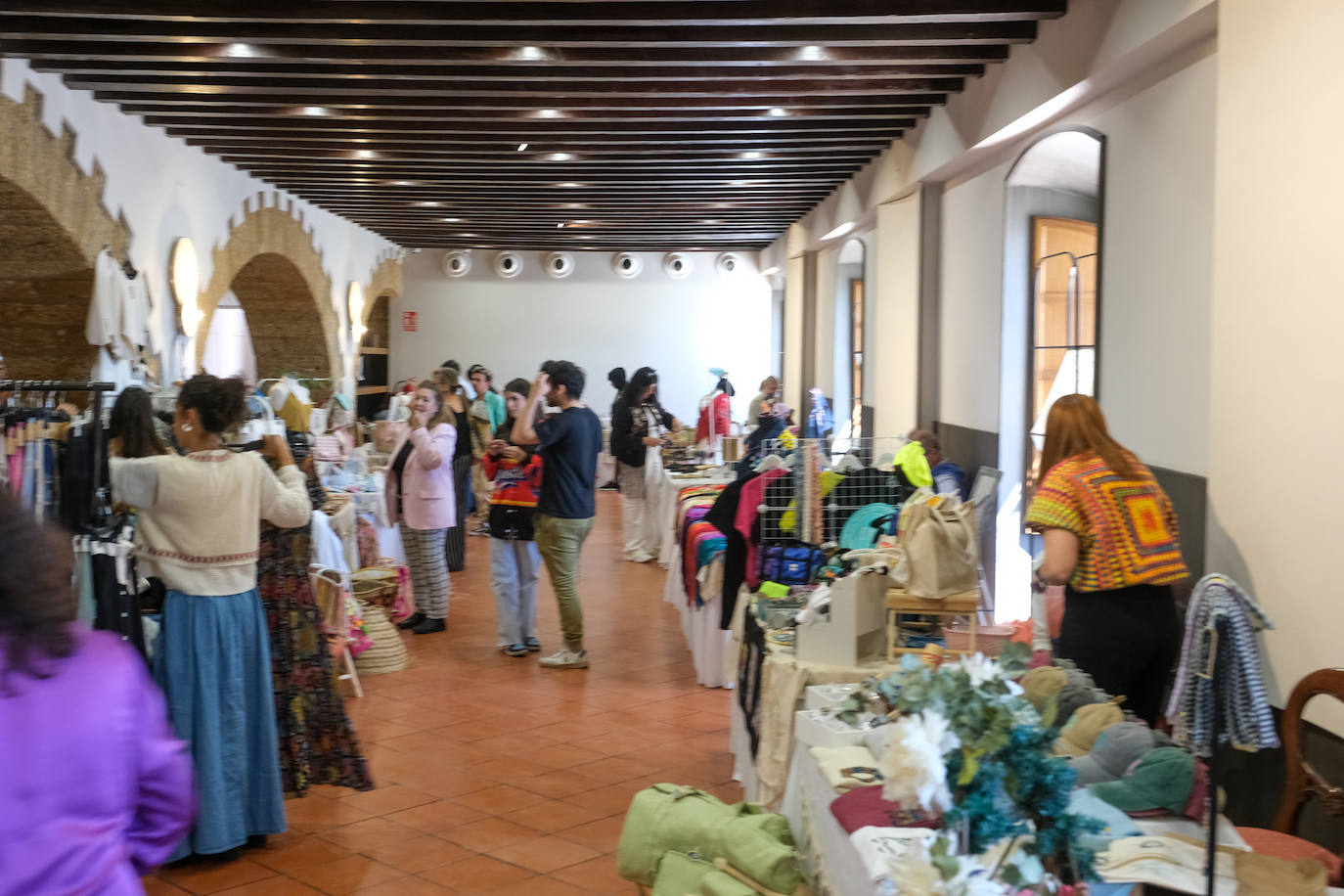 FOTOS: Mercadillo solidario a favor de la Asociación Reyes Magos