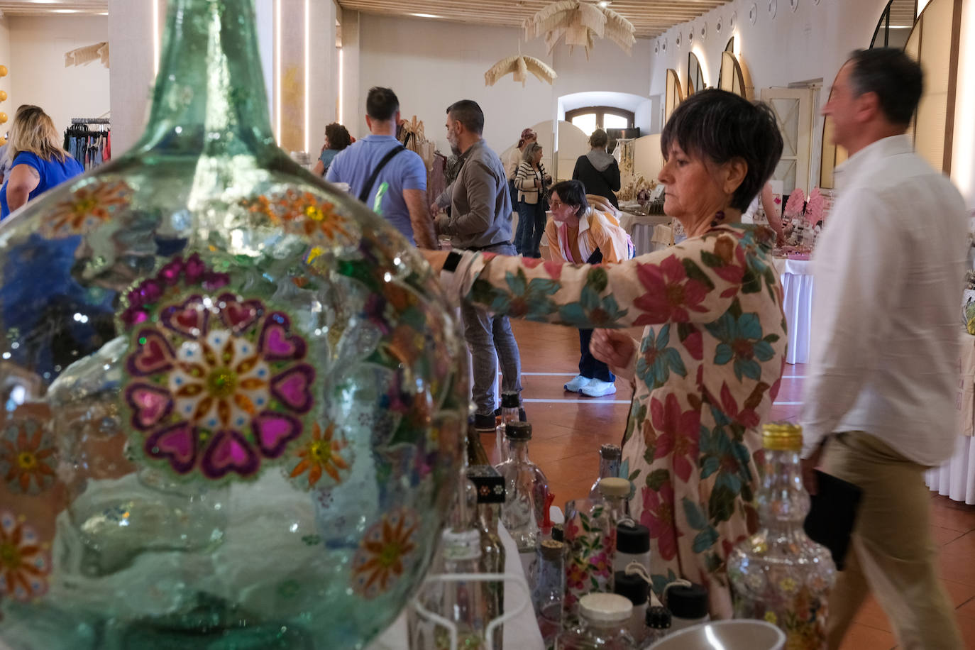 FOTOS: Mercadillo solidario a favor de la Asociación Reyes Magos