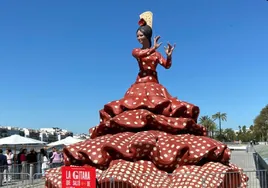 La gitana que hace un guiño a Cádiz desde la Feria de Sevilla