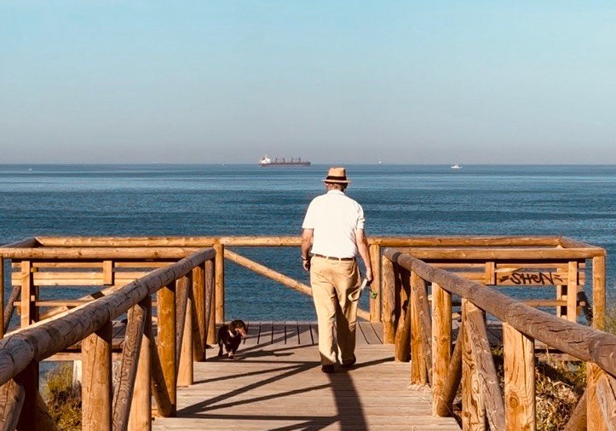 El Puerto prepara sus playas, también sin duchas ni lavapiés