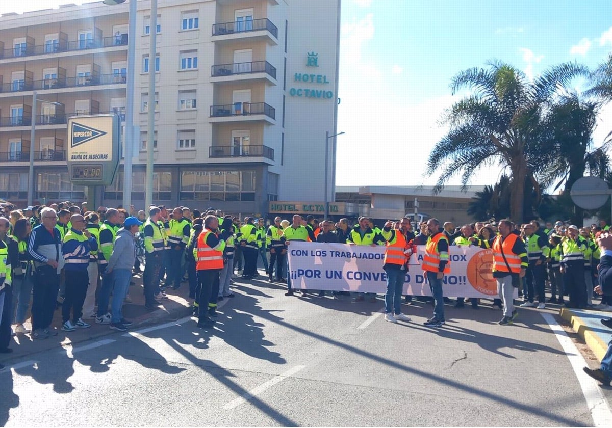 El comité de huelga de Acerinox estudiará las opciones dadas por los mediadores en la negociación