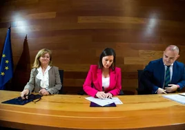 El Ayuntamiento y Defensa firman la escritura de 500.000 metros de suelo en Polvorines de Fadricas y San Juan Bosco