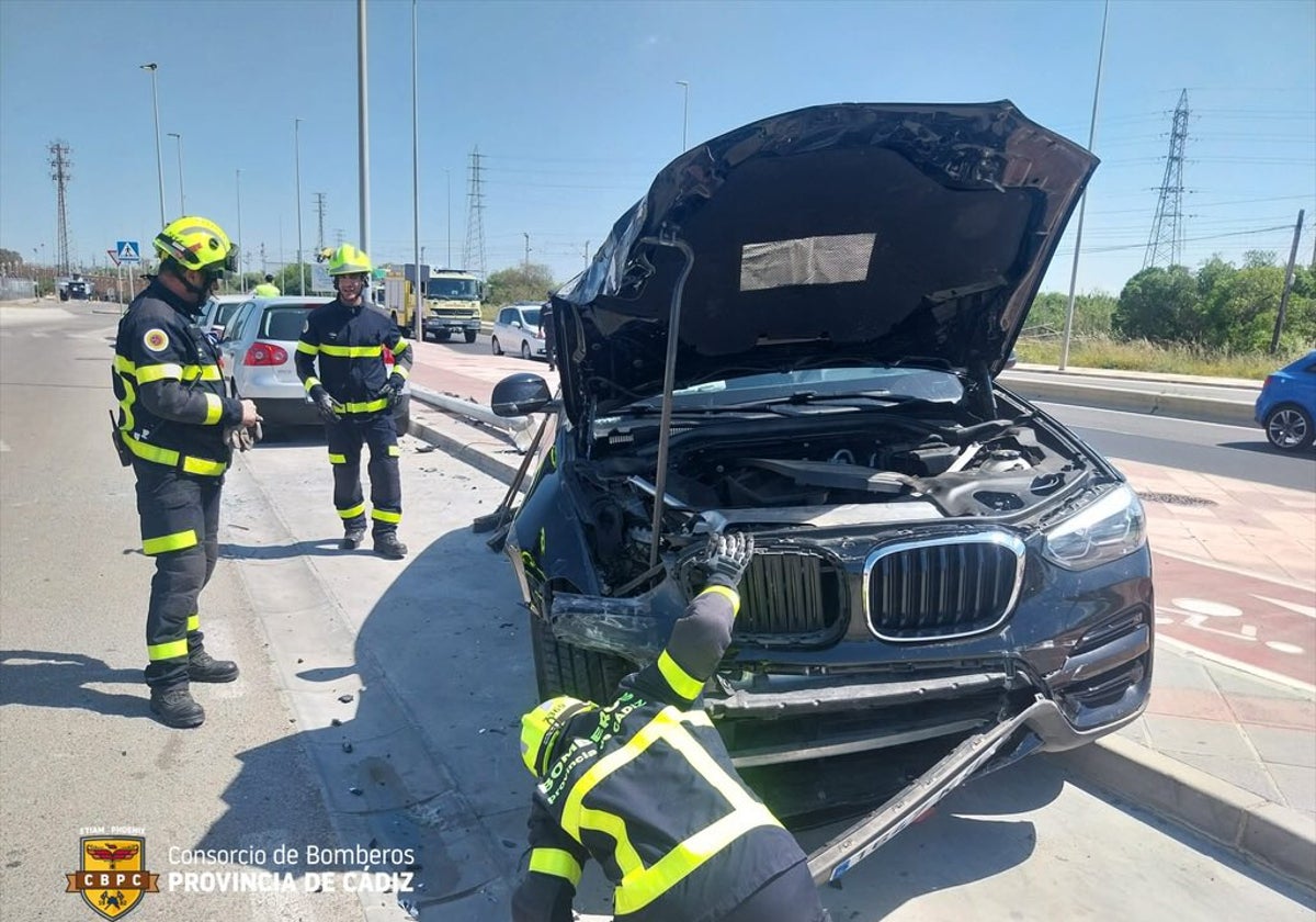 Los bomberos han intervenido tras el accidente