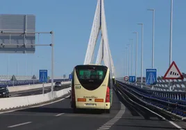 El Plan de Transporte Metropolitano de la Bahía de Cádiz ya recoge plataformas reservadas para el transporte público en los dos puentes de Cádiz