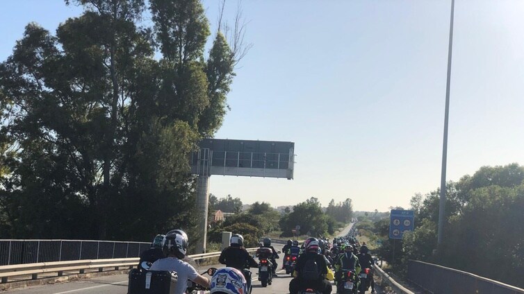 La caravana motera da el pistoletazo de salida al fin de semana de motos en Jerez