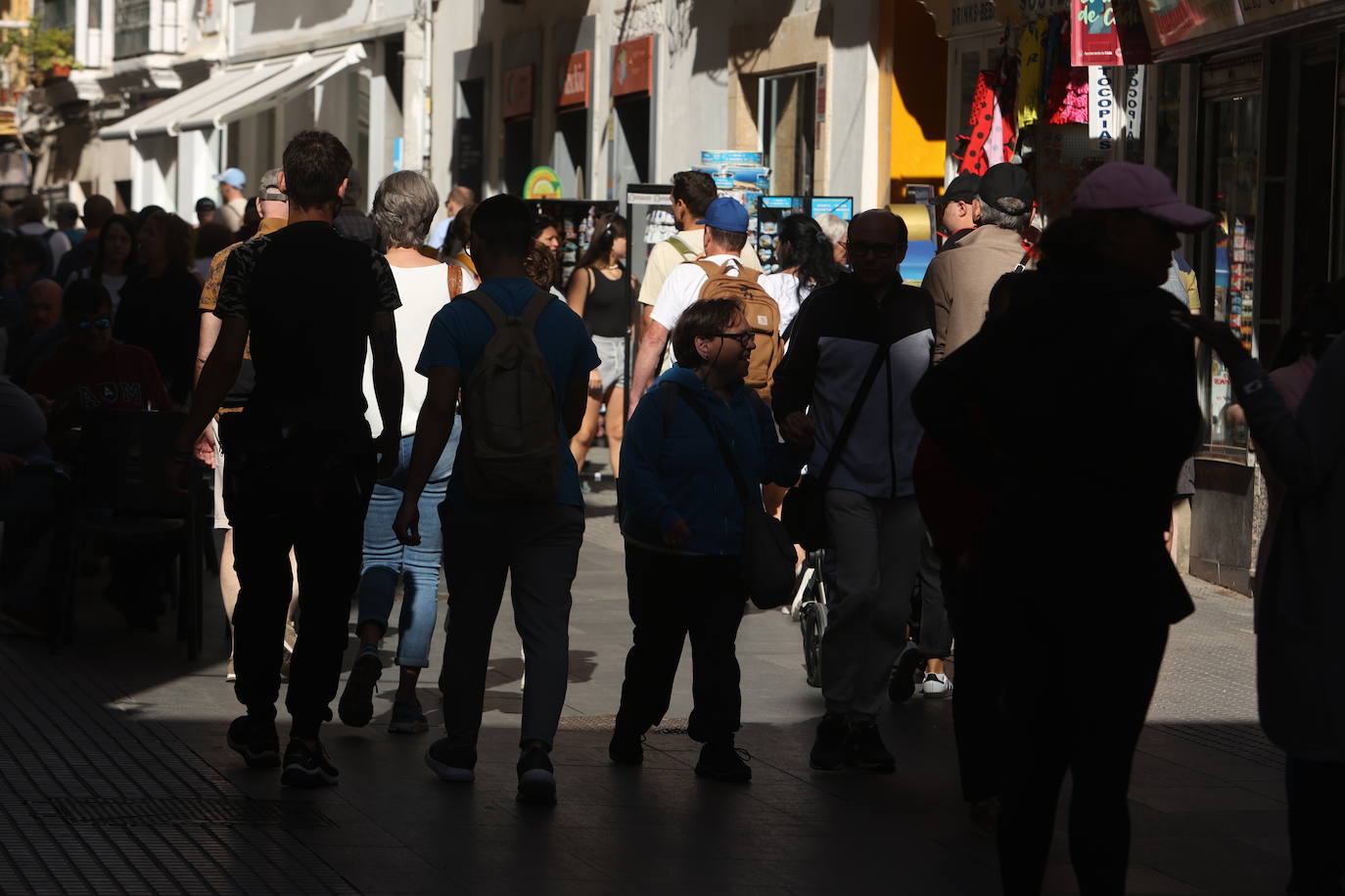Fotos: Más de 8.000 cruceristas en Cádiz este jueves
