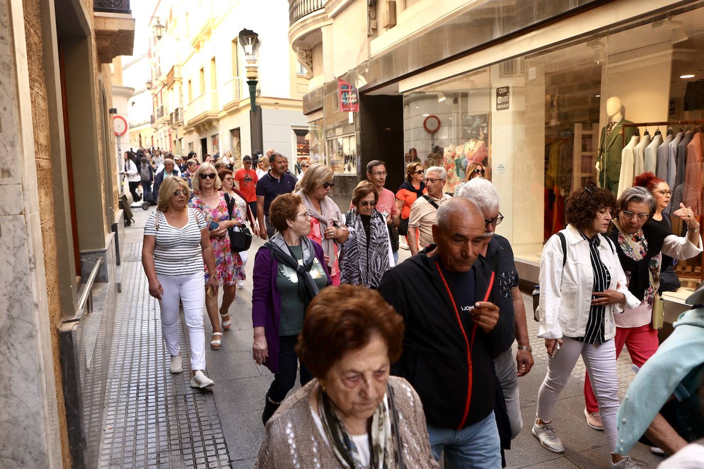 Fotos: Más de 8.000 cruceristas en Cádiz este jueves