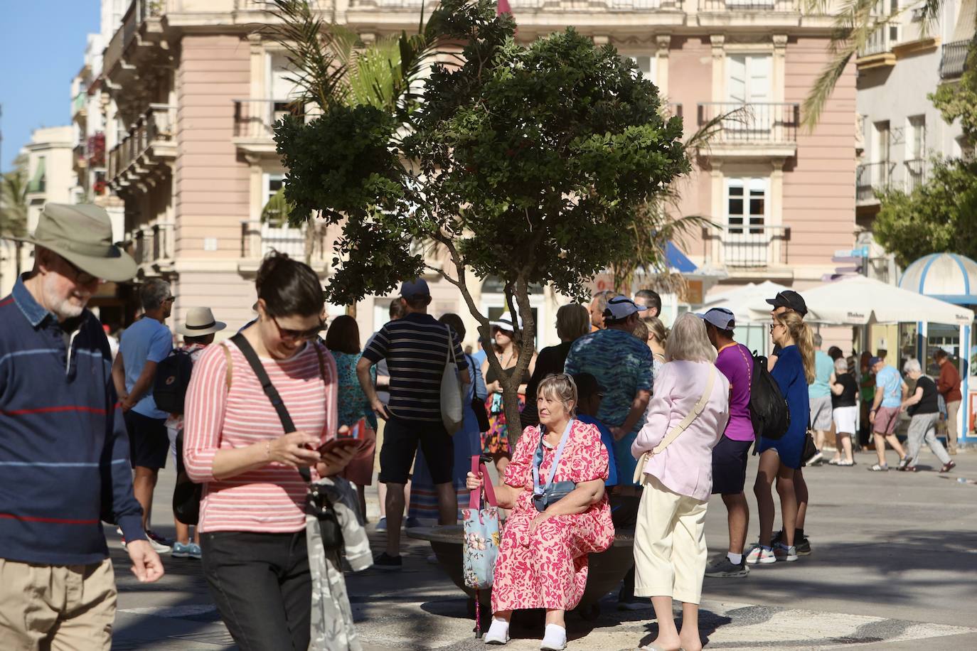 Fotos: Más de 8.000 cruceristas en Cádiz este jueves