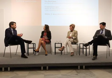 Ignacio Moreno Bustamente ha moderado el debate en el que han participado Beatriz Gandullo, Marta Garat y José Antonio López.
