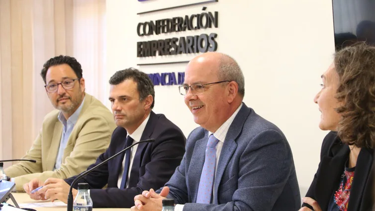 La CEC y el Ayuntamiento de Cádiz abordan estrategias para fortalecer la economía