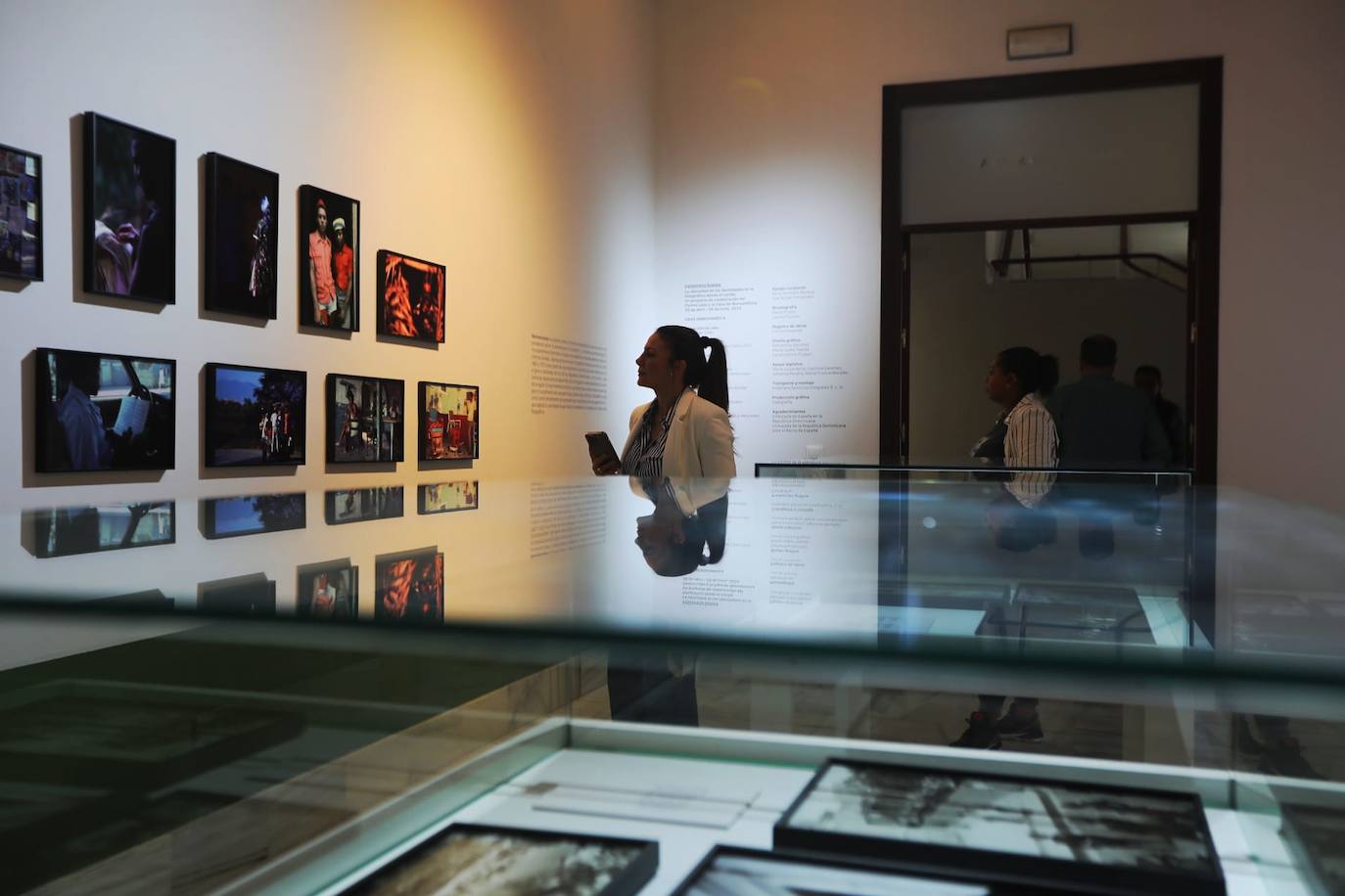 Fotos de la exposición ‘Reinvenciones: la ubicuidad de las identidades en lo fotográfico desde el Caribe’