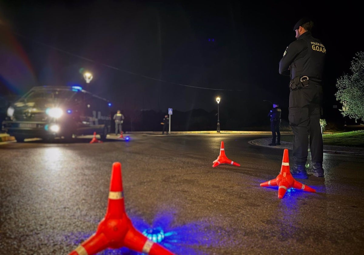 Detenidos dos hombres en la Línea por posesión de droga y otro en Los Barrios por conducir ebrio