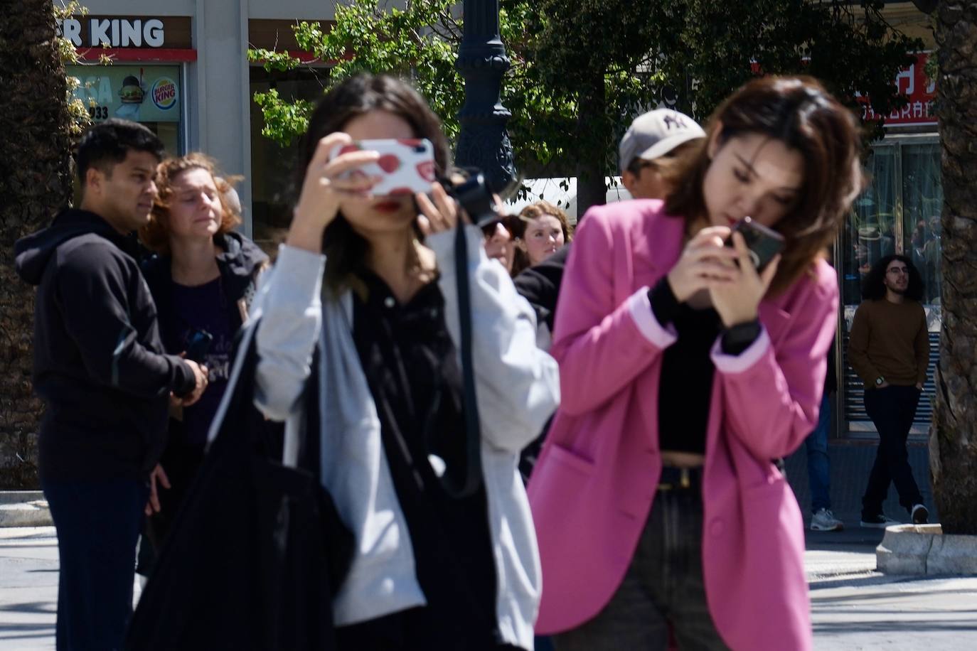 Los cruceristas dan color a las calles de Cádiz en este Primero de Mayo