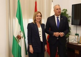 Almudena Martínez y el alcalde de San Roque abordan medidas para «darle impulso y vida al casco histórico»