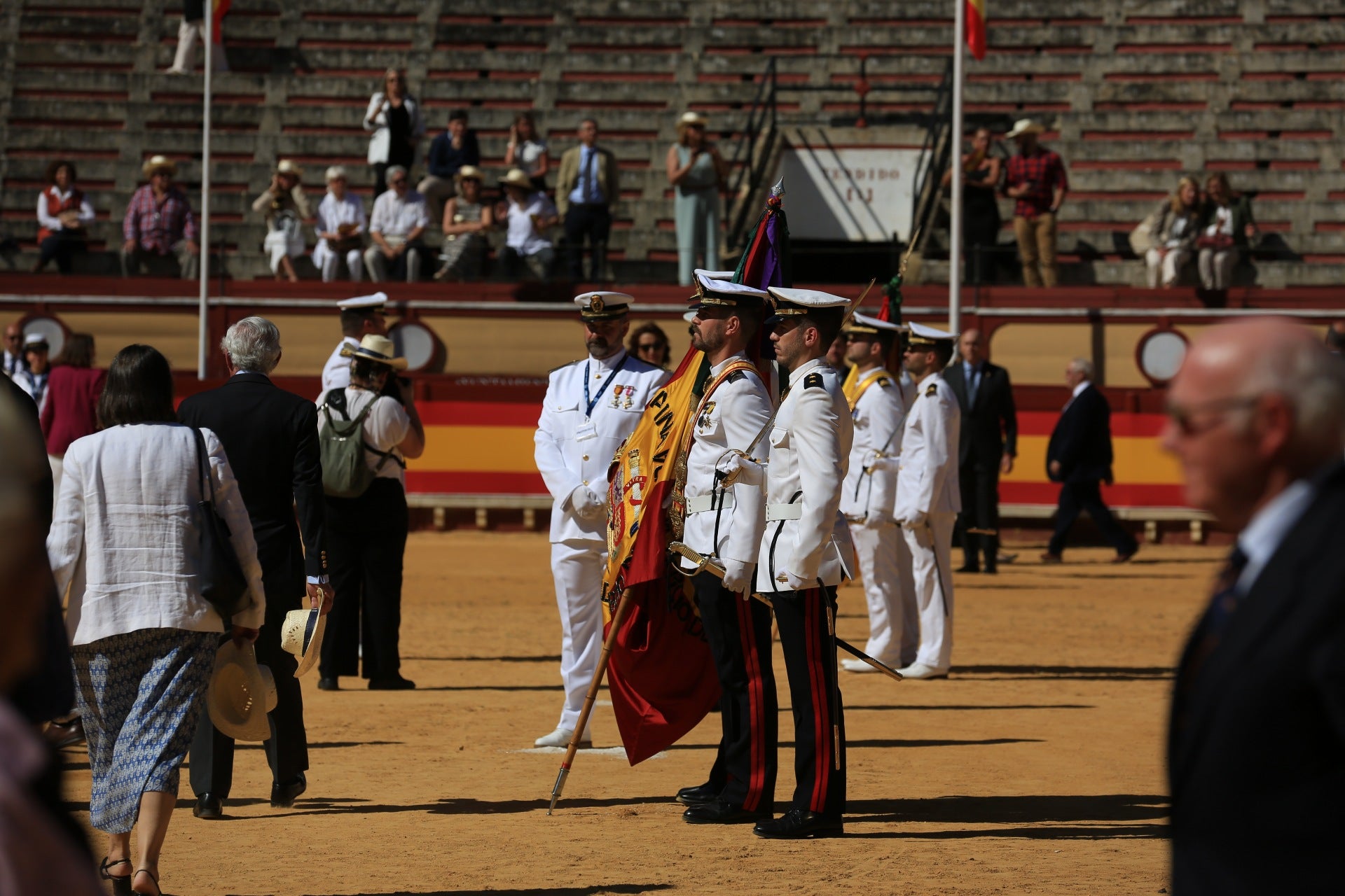 Fotos: Jura de bandera civil en la Plaza de Toros de El Puerto