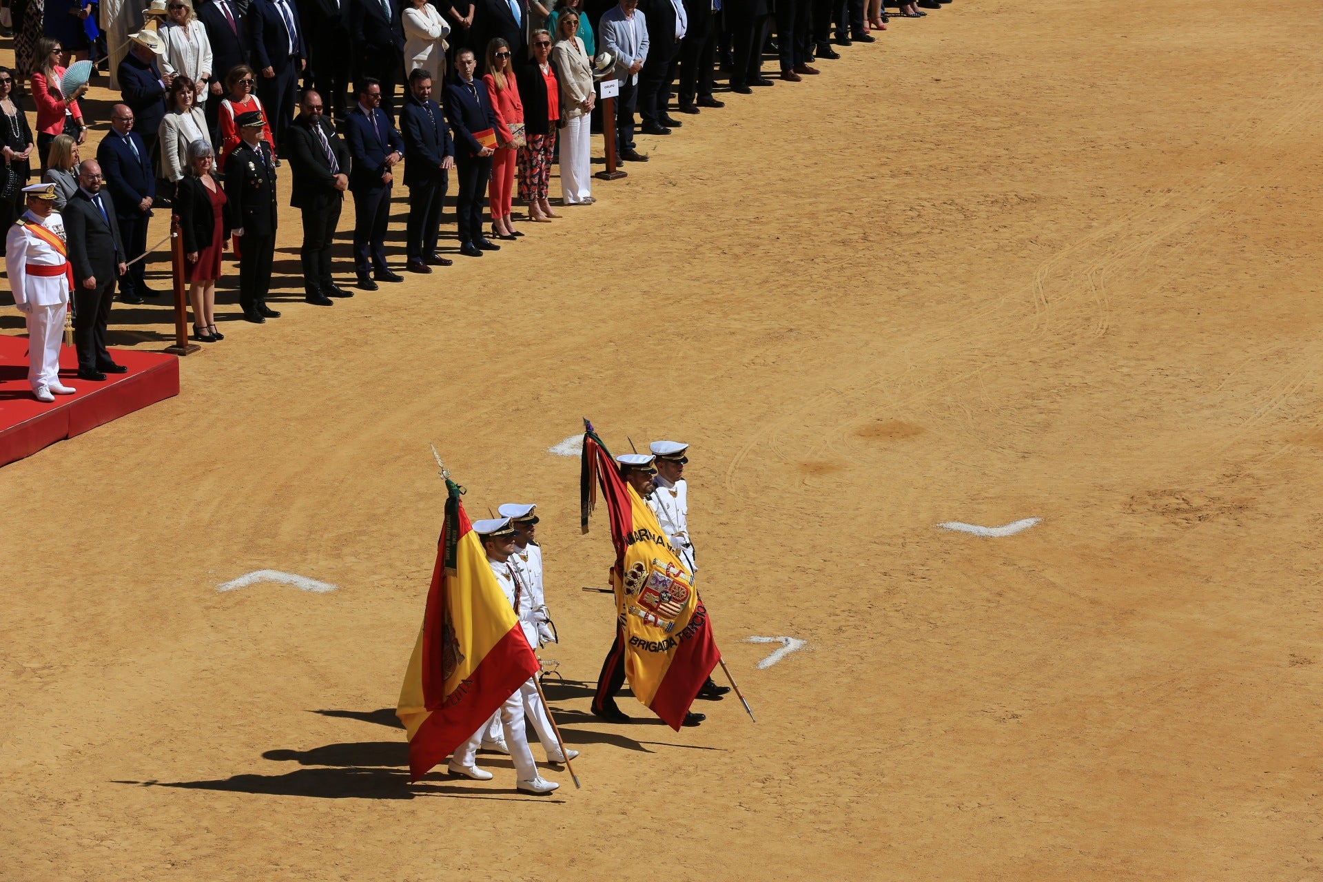 Fotos: Jura de bandera civil en la Plaza de Toros de El Puerto