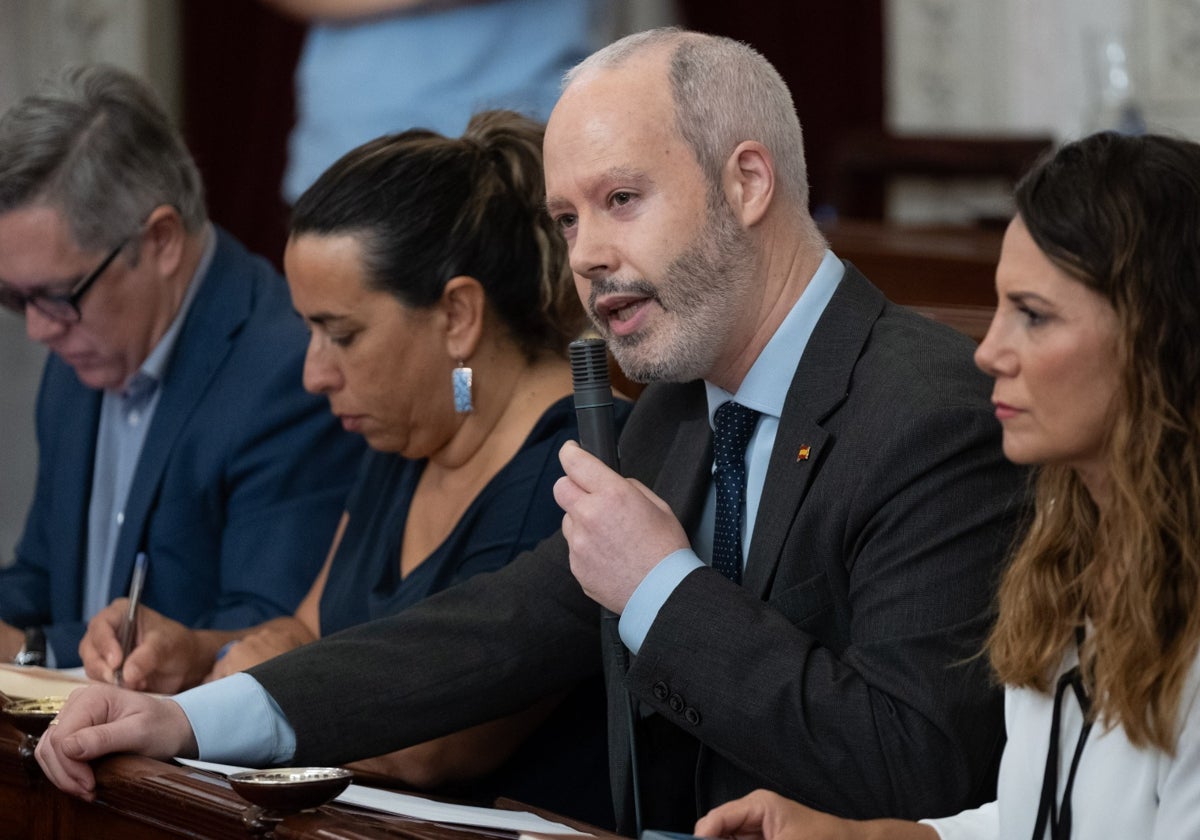 El socialista José Ramón Ortega interviniendo en un Pleno municipal.