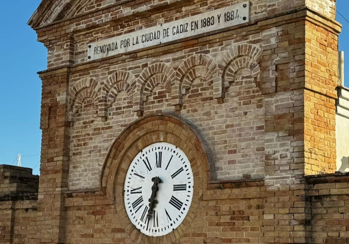 Reloj de la antigua Fábrica de Tabacos, actual Palacio de Congresos y Exposiciones de Cádiz.