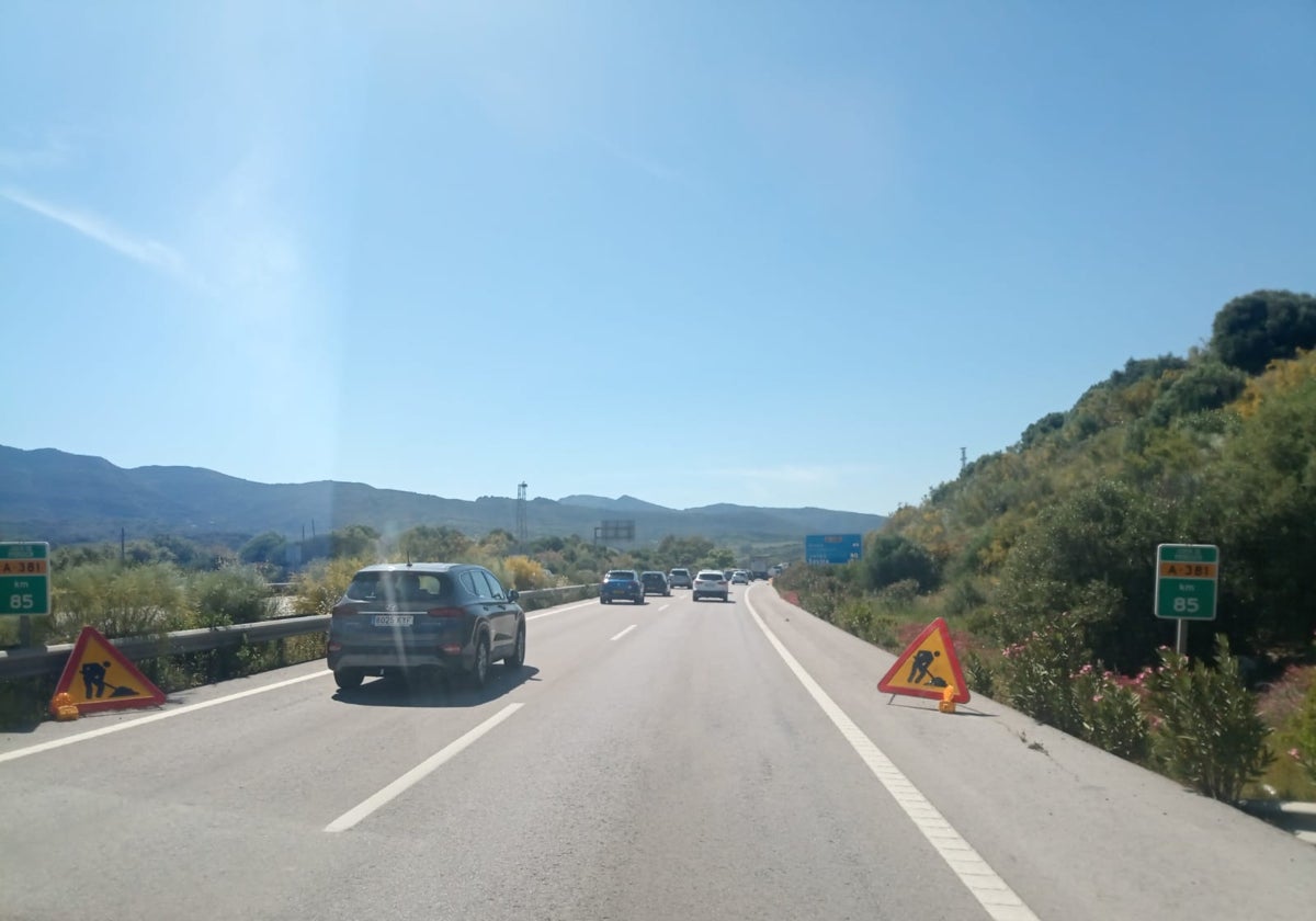 La autovía A-381 se somete a obras de reparación de un puente a la altura del término de Los Barrios