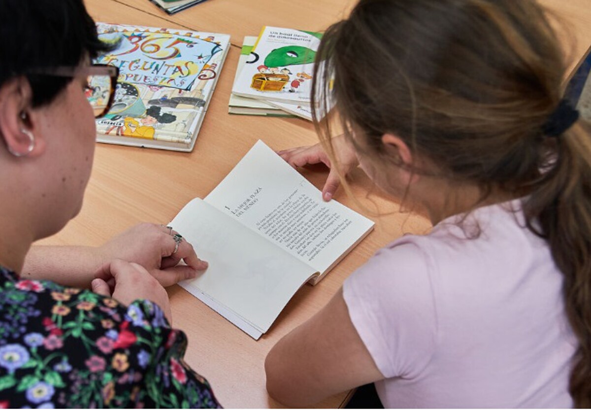 La Fundación José Manuel Lara presenta en Cádiz la iniciativa Leer+ para mejorar la competencia lectora de los niños