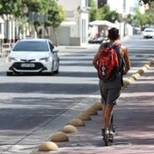Medio centenar de denuncias por infracciones con patinetes eléctricos en Cádiz.