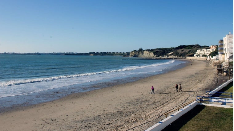 Las playas de Cádiz que no deberían tener Bandera Azul, según los ecologistas