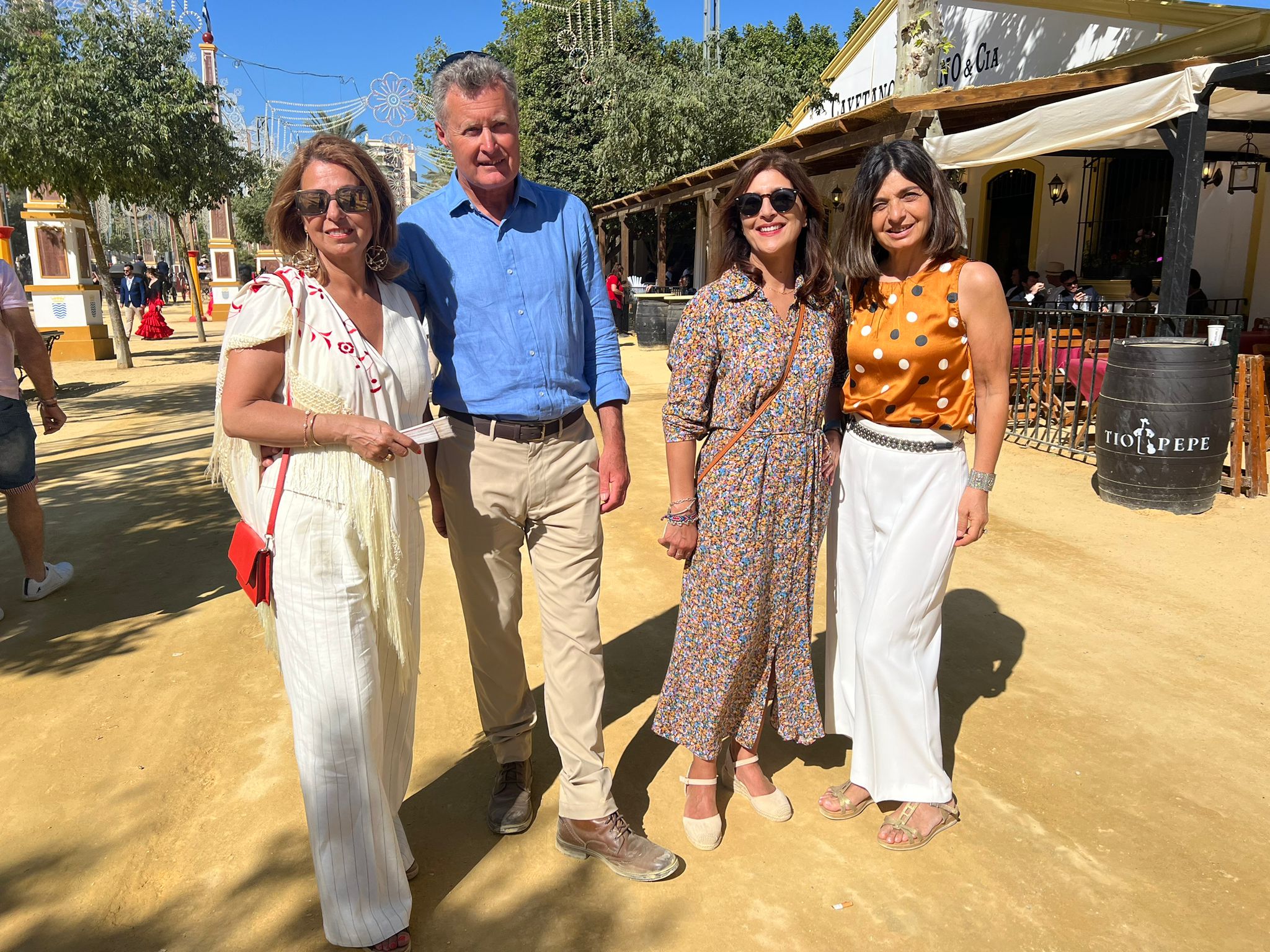 Rosario Pacheco, Peter Leeming, María Teresa Rosado y Fátima Pacheco