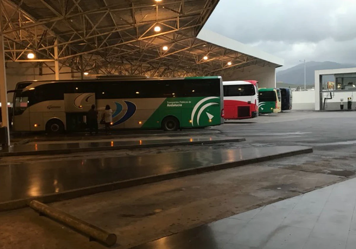 Sorprendidos con 38 kilos de hachís cuando viajaban en autobús de Algeciras a Barcelona