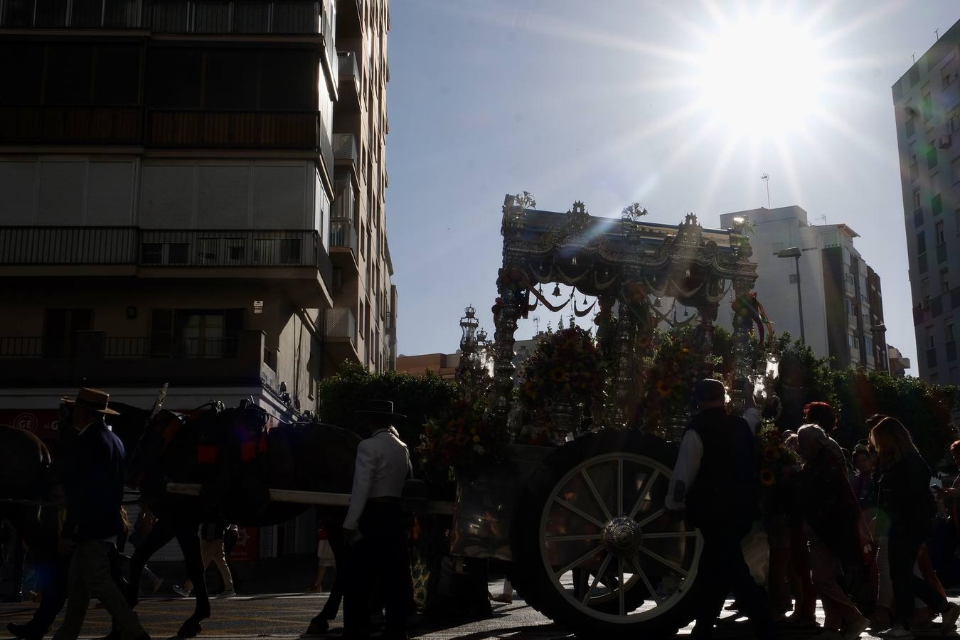 Fotos: La hermandad del Rocío de Cádiz recorre la ciudad antes de salir hacia Almonte