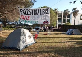 La UCA comienza su acampada en solidaridad con Palestina