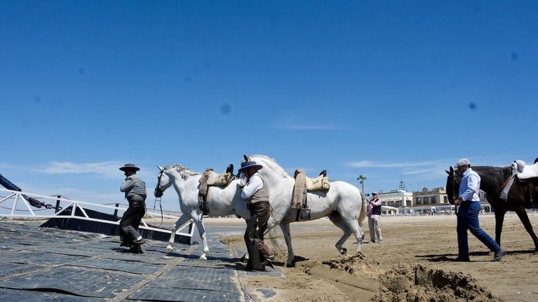 Así ha sido la llegada de las hermandades del Rocío de Cádiz a Bajo de Guía