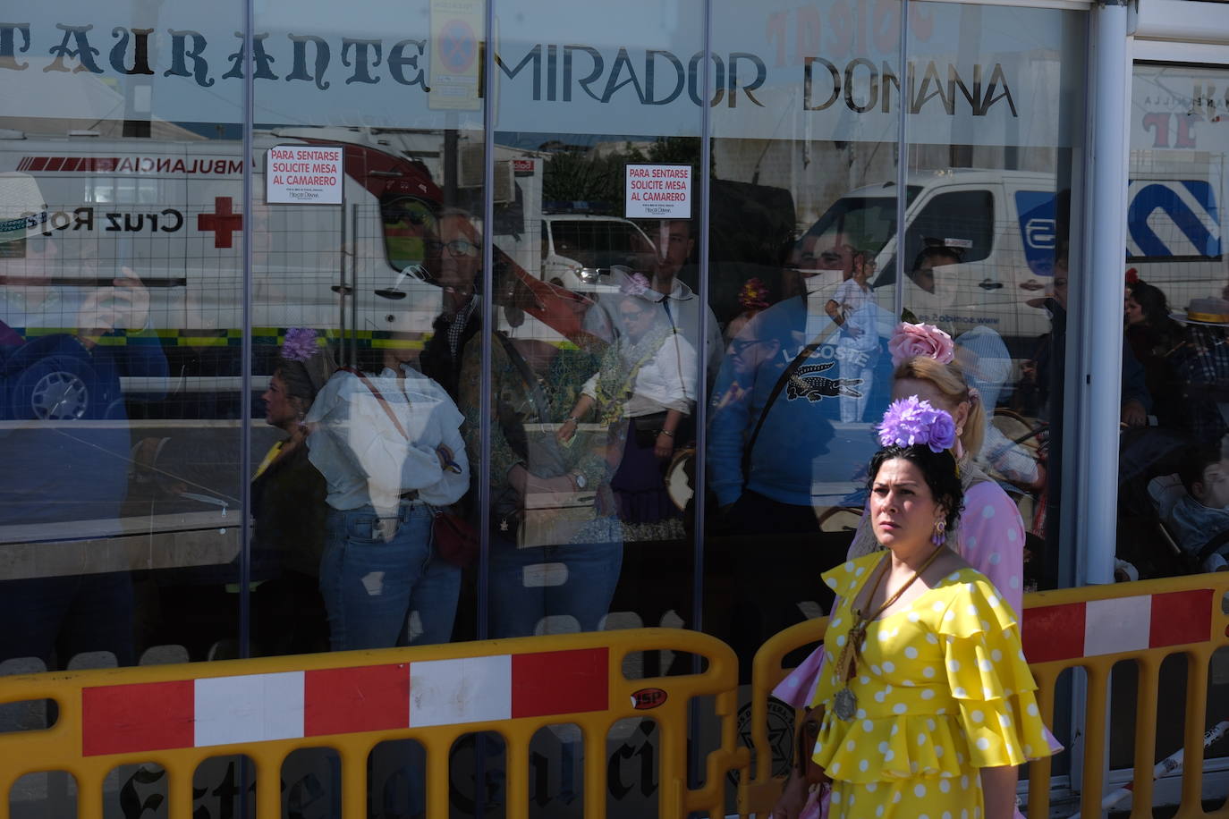 Fotos: la hermandad de Sanlúcar en el embarque en Bajo de Guía