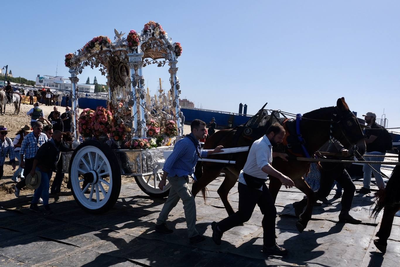 Fotos: embarque de la hermandad del Rocío de Jerez