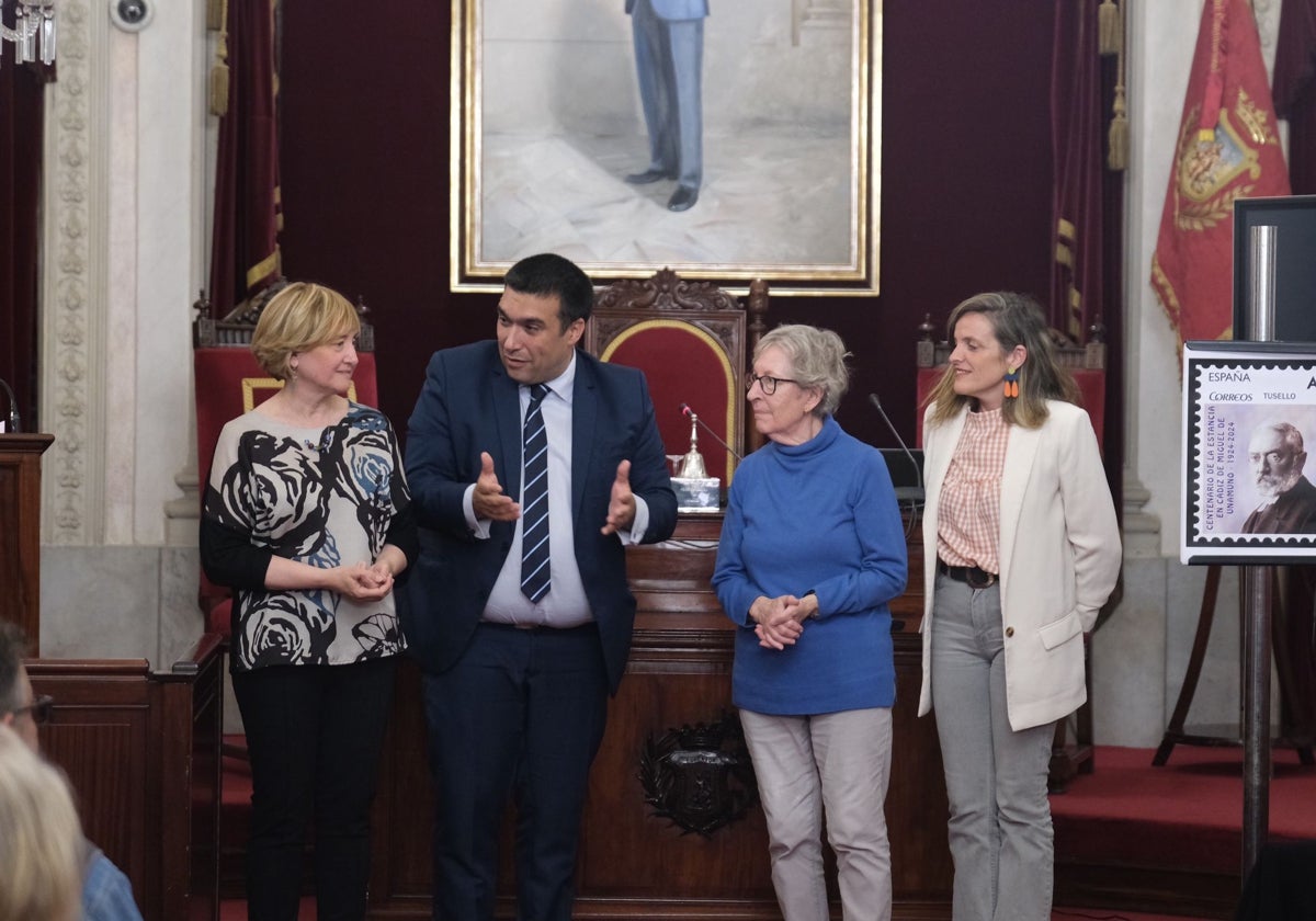 Acto celebrado en el Salón de Plenos del Ayuntamiento de Cádiz.