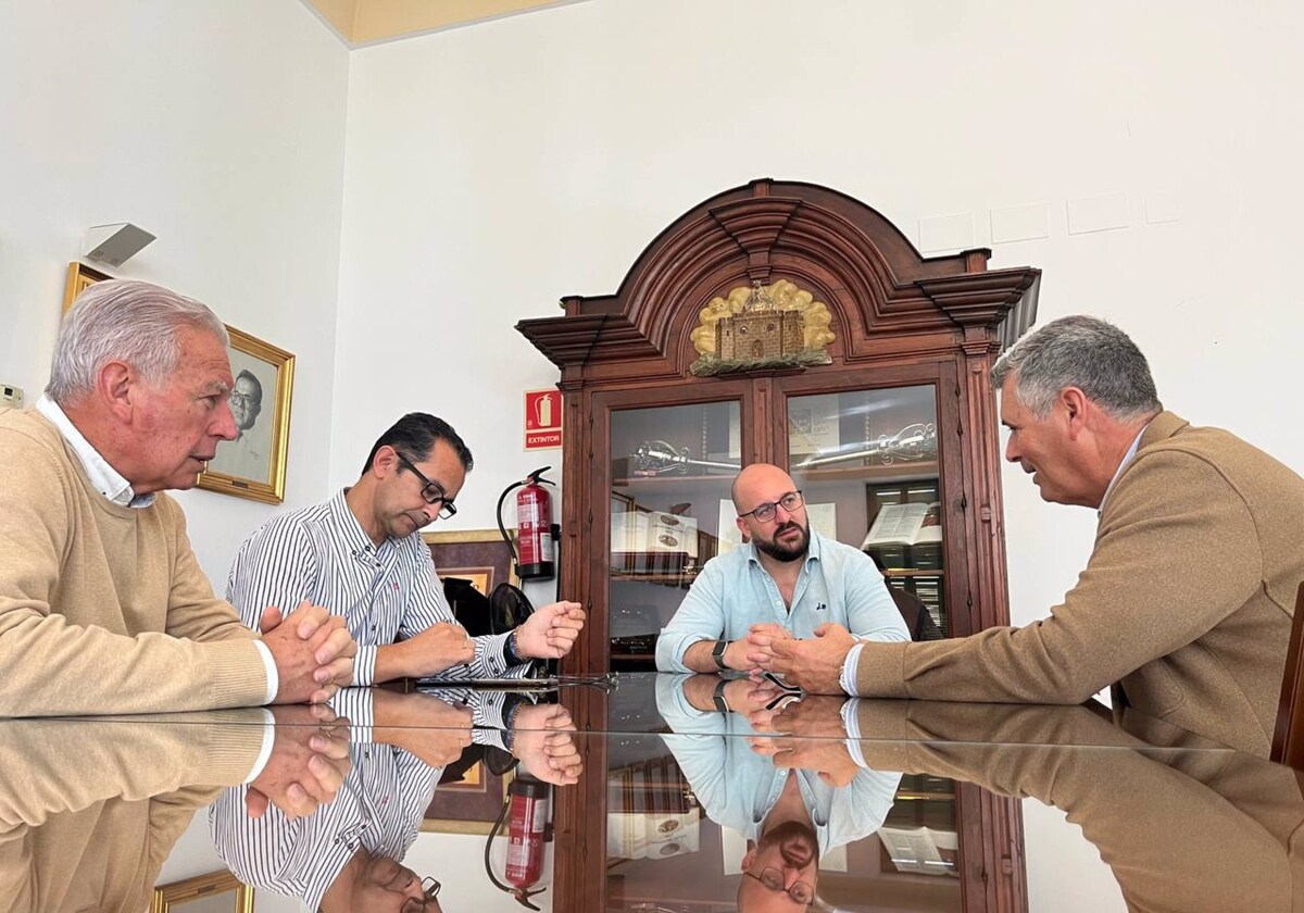 Germán Beardo se reúne con la Asociación de Familias Numerosas de Cádiz, cuya sede está en El Puerto.