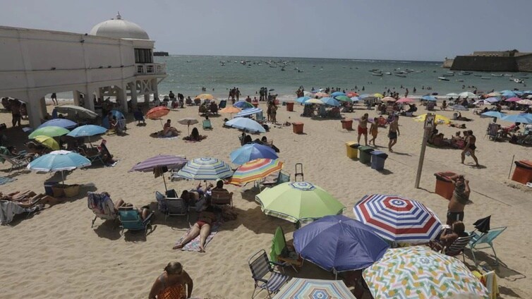 Sanidad activa el Plan Nacional de Altas Temperaturas: Cádiz, dividida en tres zonas de riesgo por calor