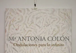 Mª Antonia Colón inaugura en San Fernando la exposición 'Ondulaciones para lo infinito'