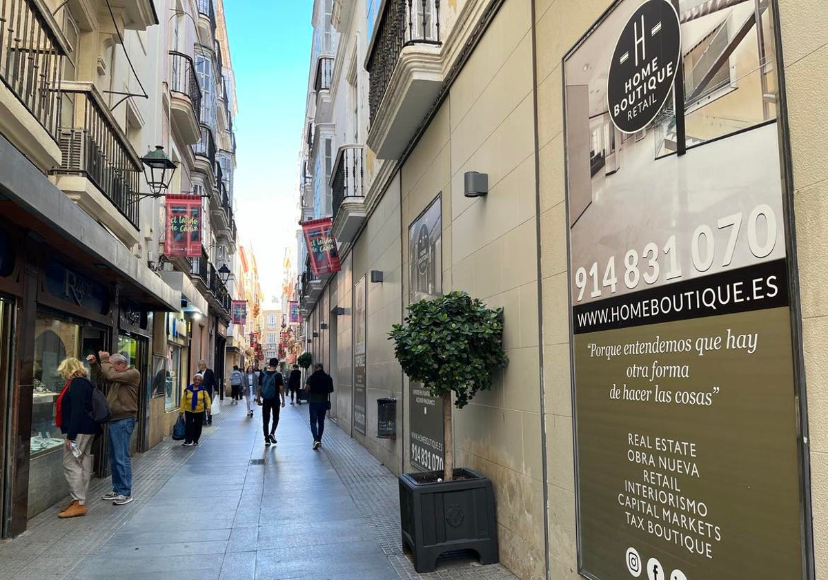 El local dejado por Zara en plena calle Columela de Cádiz es bastante amplio