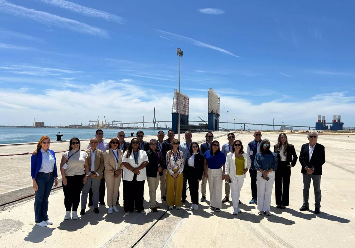 Autoridad Portuaria recibe a una delegación empresarial latinoamericana para fomentar la colaboración