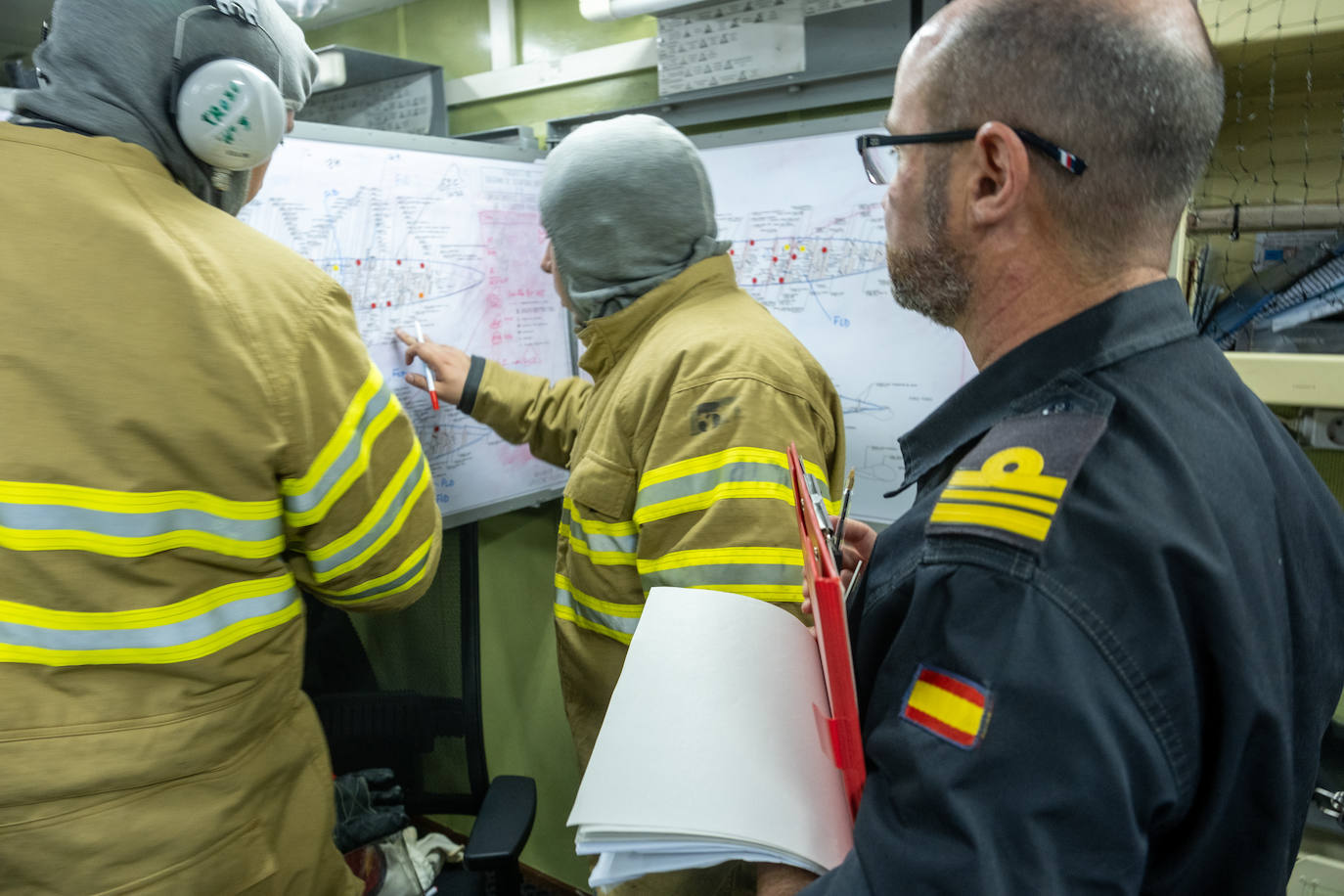 Imágenes del ejercicio de daño y control en la fragata &#039;Cristóbal Colón&#039;