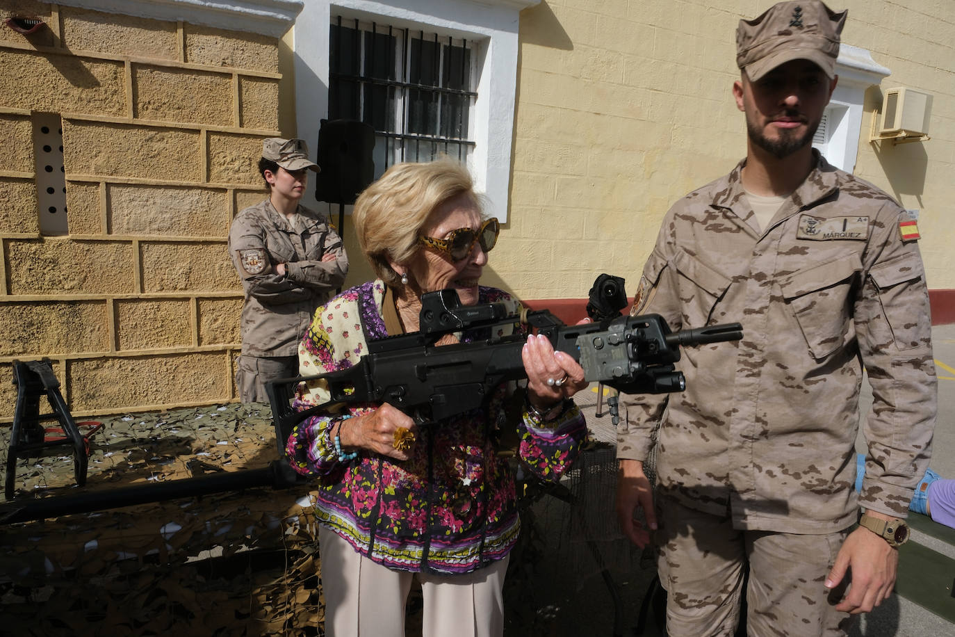 Fotos: San Fernando celebra el Día de las Fuerzas Armada con una exposición de material militar