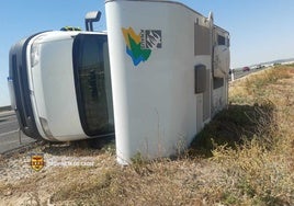 Dos heridos al volcar una autocaravana en El Puerto