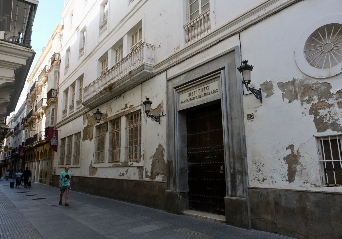 El edificio, propiedad de la Diputación, se ubica en la calle San Francisco junto a la iglesia de San Agustín.