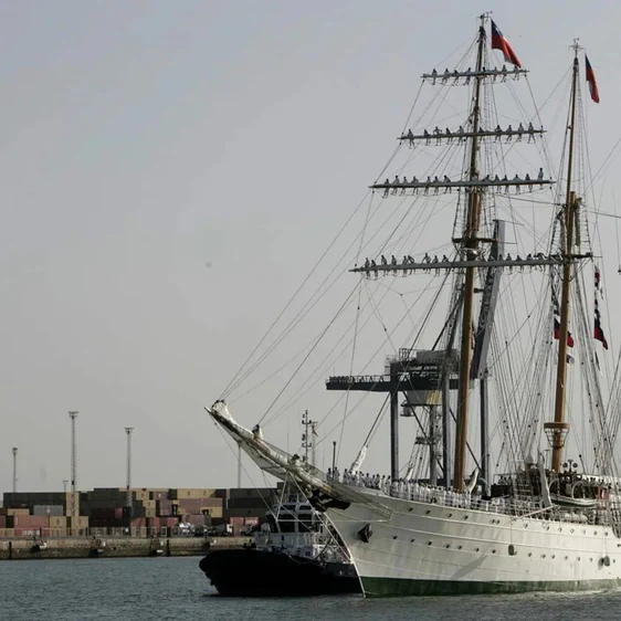 El buque Esmeralda