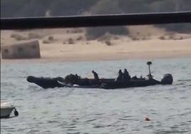 Un nuevo vídeo muestra el abastecimiento de una narcolancha en la costa de Sanlúcar