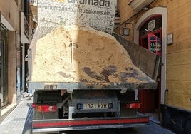 El «infierno» que está sufriendo una tienda del centro de Cádiz y que le está produciendo «una notable caída en las ventas»