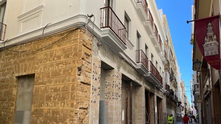 El antiguo Banco Atlántico de Cádiz se transforma en nuevos pisos turísticos