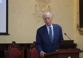 El doctor Enrique Moreno González ingresa en la Real Academia Hispano Americana de Ciencias, Artes y Letras de Cádiz