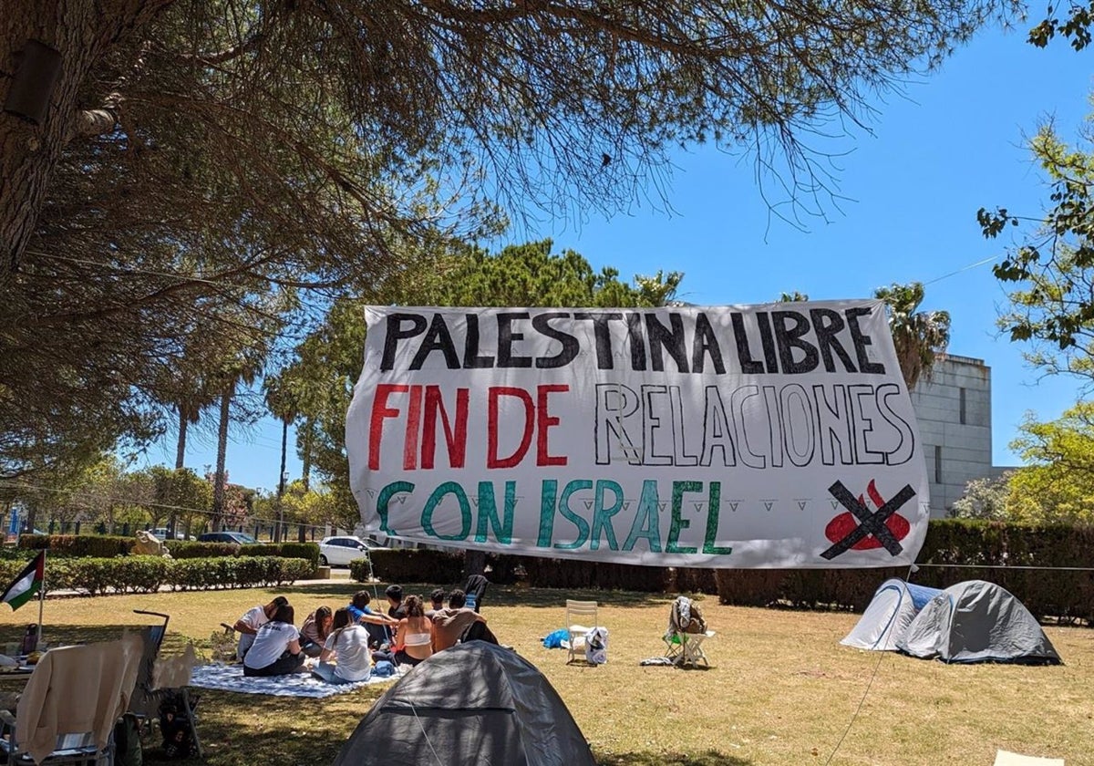 Acampada por Palestina en Puerto Real.